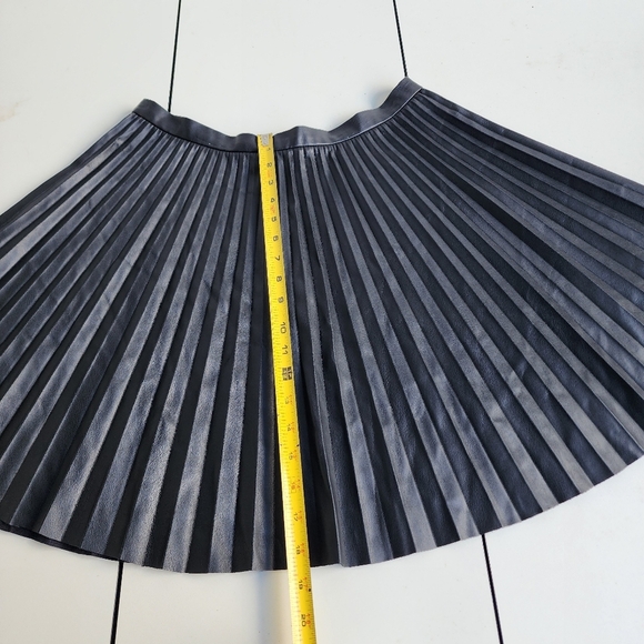 French Connection Women's Black Etta Faux Leather Pleated Mini Skirt Sz 10 - Picture 6 of 11